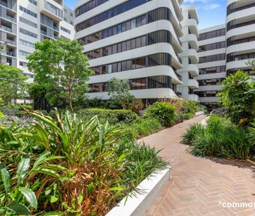 LUXURIOUS APARTMENT WITH STUNNING WATER VIEWS - Photo 1