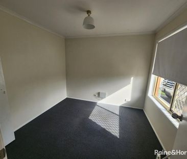 4 Bed Family Home - Photo 4