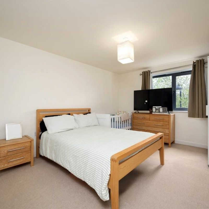Buckingham Road, E10, London - Photo 1