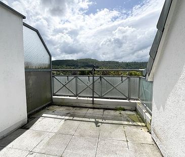 NUR MIT WOHNBERECHTIGUNGSSCHEIN - Familienwohnung mit Balkon und Aufzug - Photo 1