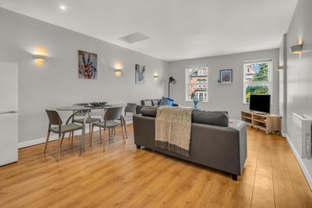 4 bedroom flat to rent - Photo 2
