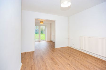 3 bedroom mid-terrace to rent Ashdown Drive, Tilgate - Photo 5