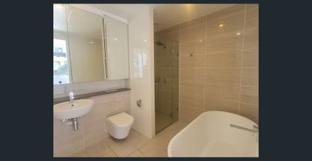 SPACIOUS SIZE SPLIT LEVEL Two Bedroom in Heart of Zetland! - Photo 5