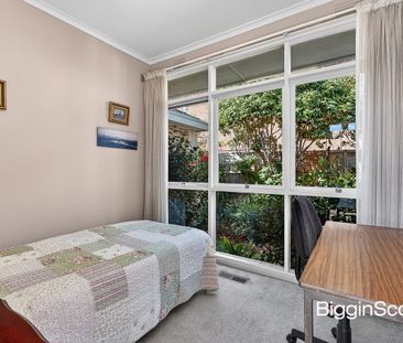 Spacious Family Living in the Heart of Mount Waverley - Photo 3