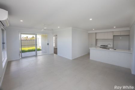 BRAND NEW 4-BEDROOM DUPLEX!! - Photo 2