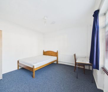 Elmbank Avenue, Englefield Green, Egham,TW20 - Photo 5