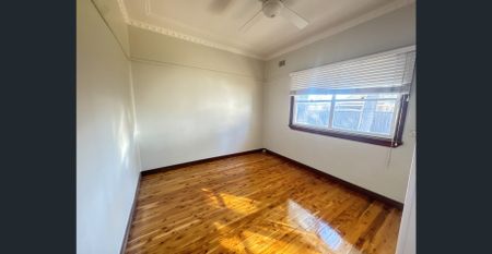 Well Presented Family Home! - Photo 5