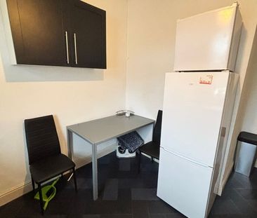Room in a Shared Flat, Ashley Lane, M9 - Photo 5