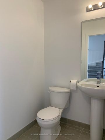 For Lease - 12 Baker Hill Boulevard, Whitchurch-Stouffville, Ontario - Photo 2