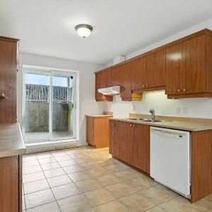 TRÈS GRAND APPARTEMENT 5 1/2 DE +- 1365 PI.CA AVEC THERMOPOMPE À LOUER À SAINT-RÉMI DÈS MAINTENANT! - Photo 2