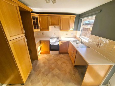 2 bedroom semi-detached house to rent - Photo 4