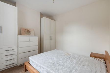 2 bedroom end of terrace house to rent - Photo 2