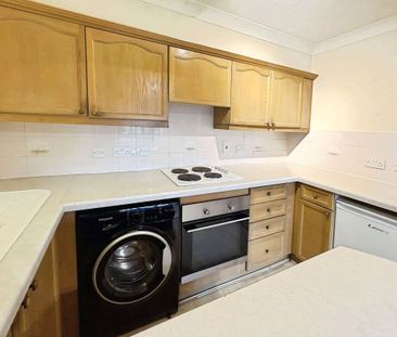 Brooklyn Road, Woking, Surrey, GU22 7US - Photo 2