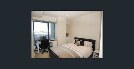 LARGE ONE BEDROOM WITH HUGE ENTERTAINERS BALCONY - Photo 3