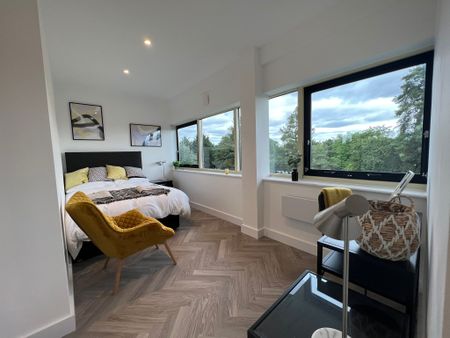 Redfields Lane, Church Crookham, Fleet, Hampshire, GU52 - Photo 3