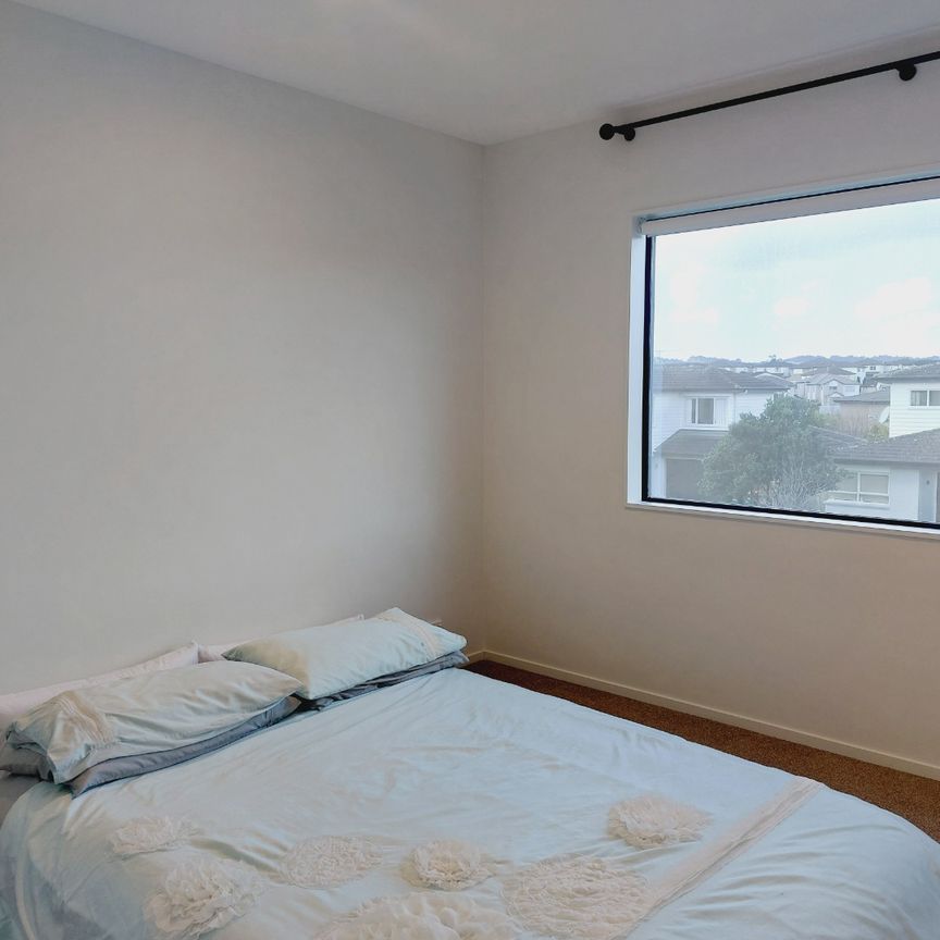 Lock and Leave Living in Flat Bush - Photo 1