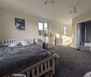 5 bedroom flat to rent - Photo 4