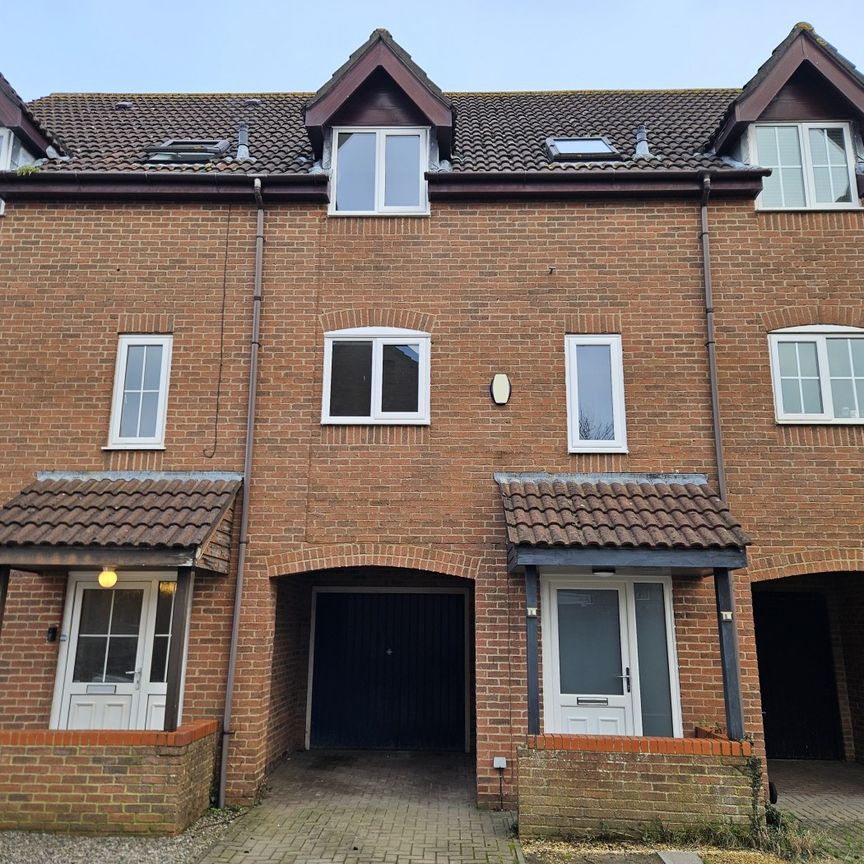 A 3 Bedroom Terraced - Photo 1