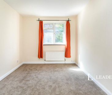 4 bedroom semi-detached house to rent - Photo 3