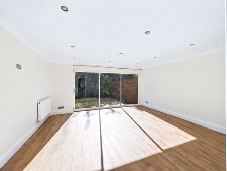 3 bed End Terrace House for rent - Photo 2