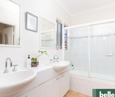 Spacious Two-Bedroom Townhouse with Private Courtyard – Boutique Ye... - Photo 6