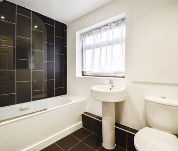 A well presented 3 bedroom chalet style house to rent in Sawston of... - Photo 1