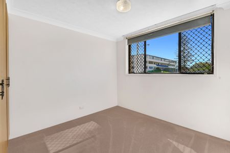 Unit 1/137 Old Burleigh Road - Photo 3