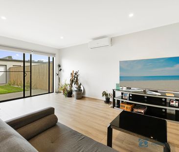 Stylish 3-Bedroom Townhouse in Thornhill Park - Photo 6