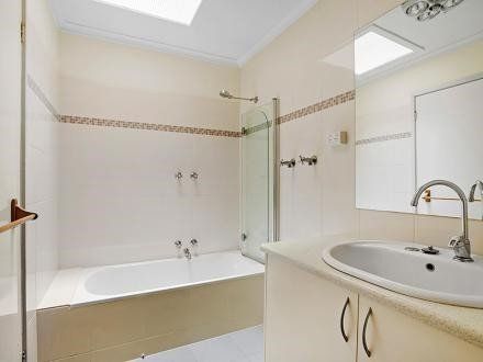 Two Bedroom Townhouse With Courtyard - Photo 3