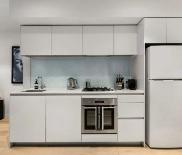 Sleek Urban Living in the Heart of Prahran's Vibrant Lifestyle Hub - Photo 1