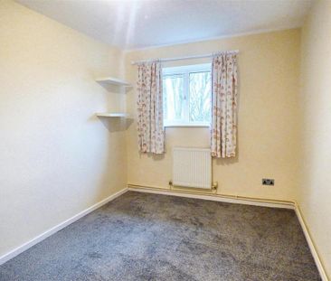 3 bedroom flat to rent - Photo 4