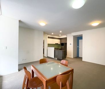 Stylish One-Bedroom Apartment with Study, Parking & Storage in Bull... - Photo 3