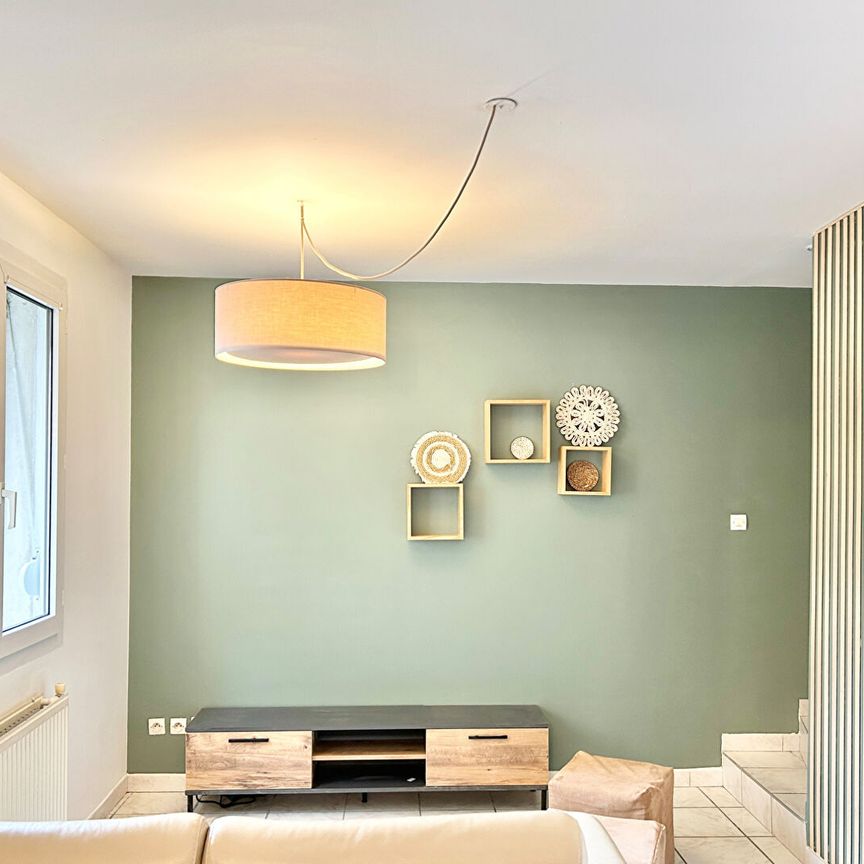 Location Appartement 2 pièces 50m² SOUCIEU EN JARREST 69510 - Photo 1