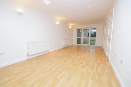 4 bedroom semi-detached house to rent - Photo 2