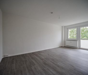 Frisch sanierte 4-Raum-Wohnung mit Balkon - Foto 1