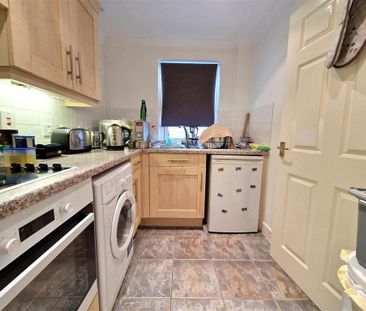 2 bedroom flat to rent - Photo 6