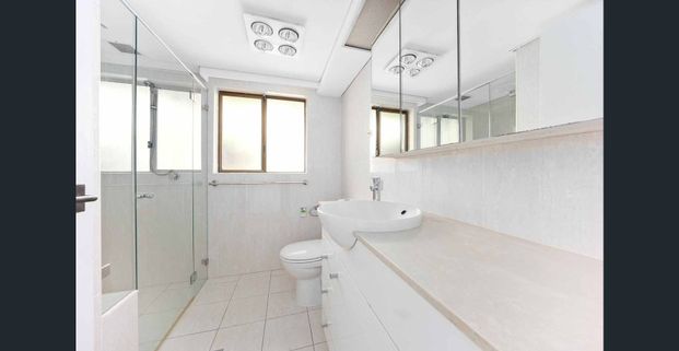 Newly Refurbished 2 Bedroom Apartment - Photo 1