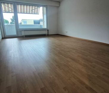 Wunderbare 3.5 Familienwohnung mit Spielplatz. Moderne Küche und Au... - Photo 2