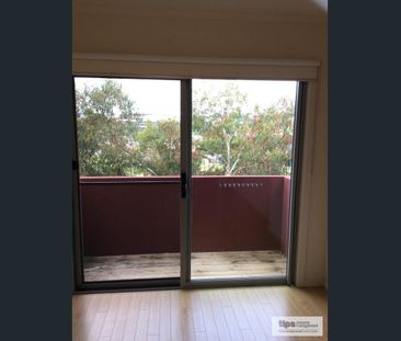 SPACIOUS TOWNHOUSE - Photo 1