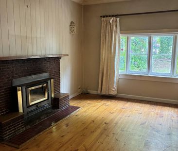 Charming Family Home in Peaceful Leafy Setting - Walk to Town - Photo 1