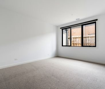 28A Carnoustie Grove, Mornington VIC 3931 - House For Rent | Domain - Photo 6