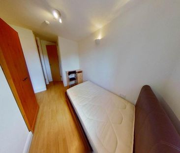 3 bedroom flat to rent - Photo 3