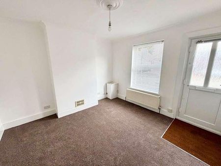 Hythe Park Road, Egham, TW20 - Photo 4