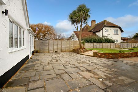 1 bed detached house to rent in South Strand, East Preston, BN16 - Photo 2