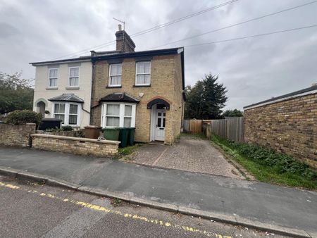 3 bedroom semi-detached house to rent - Photo 5