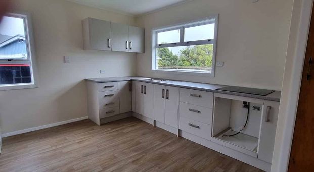 Central Wainuiomata Rental - Photo 1