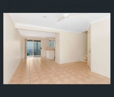 Great Townhouse with Two Aircons - Photo 2