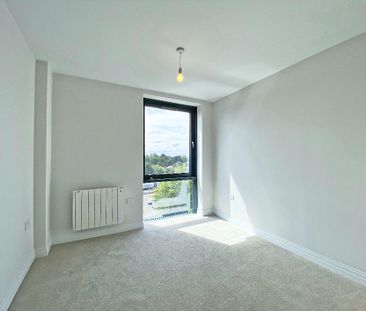 Pembroke Broadway, Camberley, GU15 - Photo 3