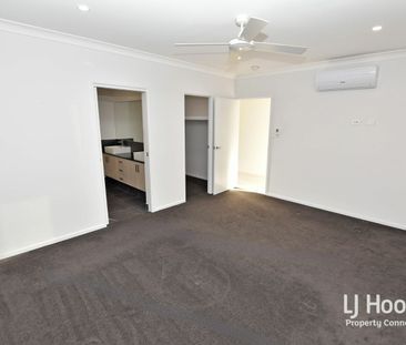 MODERN FAMILY HOME WITH MULTIPLE LIVING AREAS! - Photo 4