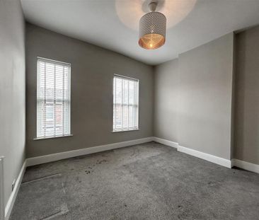 3 bedroom end of terrace house to rent - Photo 3